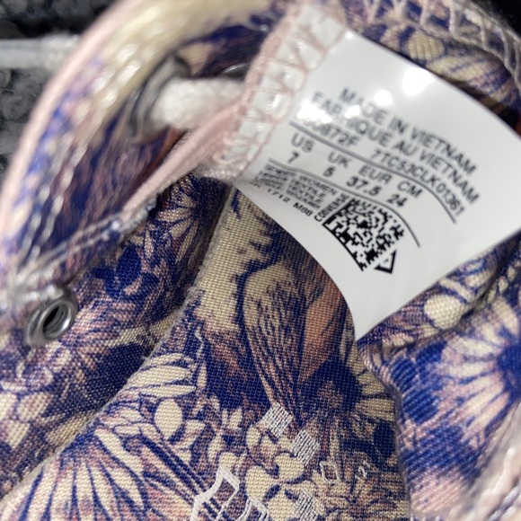 Converse - Picture 3 of 3